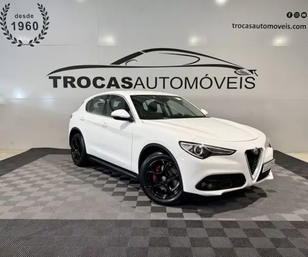 Alfa Romeo Stelvio 2017 - 22900 EUR, 215900 km - AUTO.MOTO.pt - 215900km - foto 23 de 60