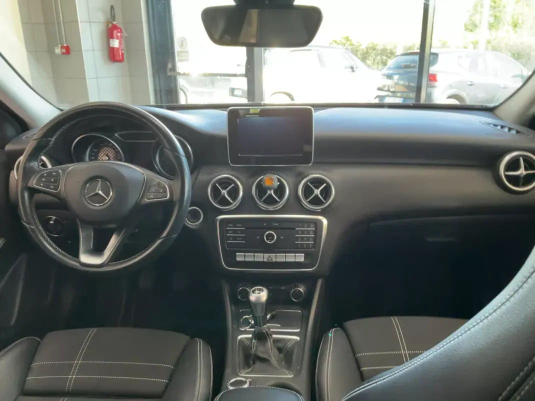 Mercedes-Benz A 180 2016 - 13995 EUR, 172900 km - AUTO.MOTO.pt - 172900km - foto 2 de 9