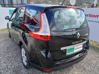 Renault Grand Scénic 2013 - 7600 EUR, 174425 km - AUTO.MOTO.pt - 174425km - foto 11 de 25