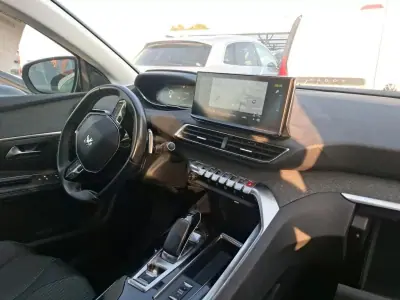 Peugeot 3008 2022 - 21990 EUR, 59704 km - foto 5 de 8