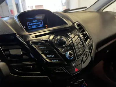 Ford Fiesta 2012 - 6490 EUR, 180000 km - AUTO.MOTO.pt - 180000km - foto 32 de 38