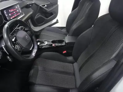 Peugeot 2008 2020 - 17500 EUR, 59000 km - AUTO.MOTO.pt - 59000km - foto 14 de 28