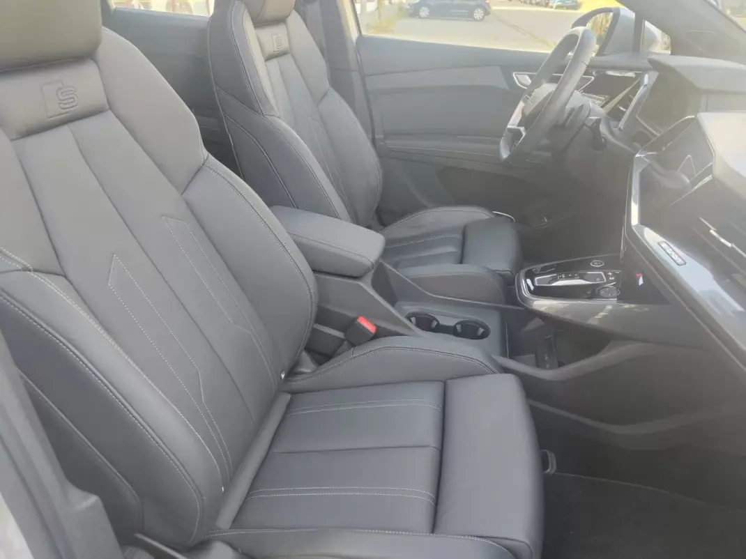 Audi Q4 e-tron 2025 - 45900 EUR, 14896 km - 14896km - foto 10 de 29