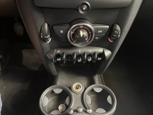 MINI One 2011 - 8500 EUR, 230000 km - AUTO.MOTO.pt - 230000km - foto 32 de 35
