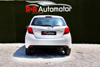 Toyota Yaris 2016 - 8750 EUR, 266000 km - AUTO.MOTO.pt - 266000km - foto 7 de 27