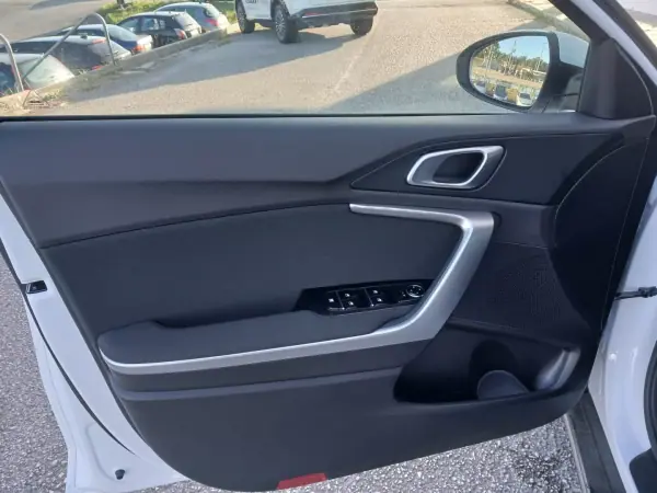 Kia XCeed 2025 - 22950 EUR, 9 km - AUTO.MOTO.pt - 9km - foto 12 de 24