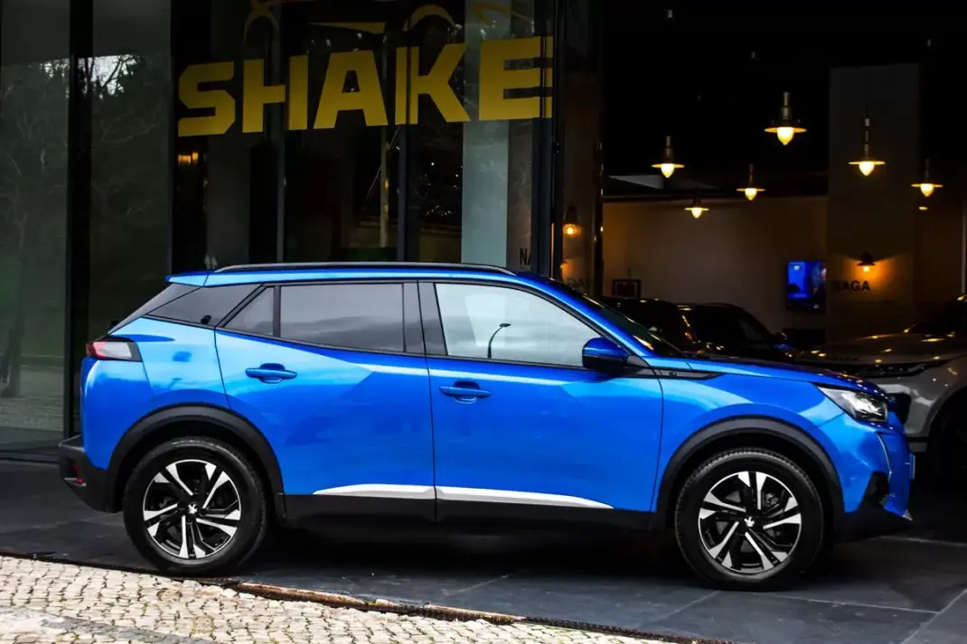 Peugeot e-2008 2021 - 20850 EUR, 60050 km - AUTO.MOTO.pt - 60050km - foto 5 de 44