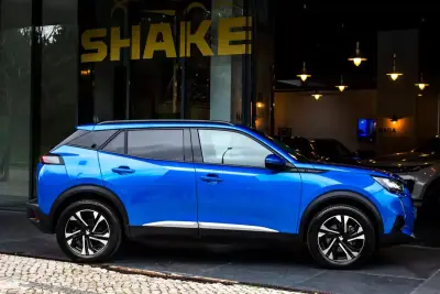 Peugeot e-2008 2021 - 20850 EUR, 60050 km - AUTO.MOTO.pt - 60050km - foto 5 de 44