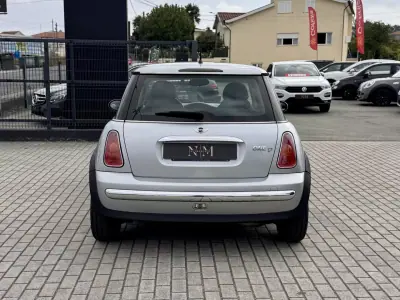 MINI 3 Portas 2003 - 5500 EUR, 299000 km - AUTO.MOTO.pt - 299000km - foto 4 de 19