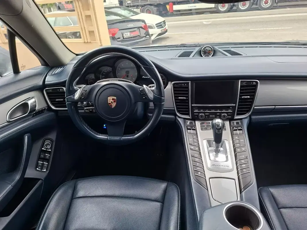 Porsche Panamera 2011 - 47900 EUR, 133621 km - 133621km - foto 28 de 36