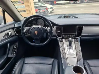 Porsche Panamera 2011 - 47900 EUR, 133621 km - 133621km - foto 28 de 36