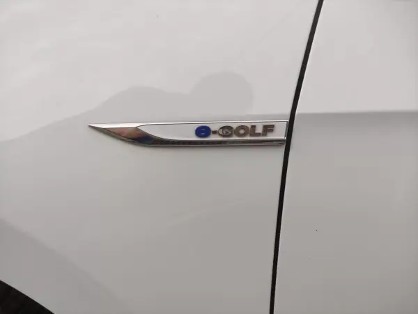 Volkswagen e-Golf 2019 - 15900 EUR, 81000 km - AUTO.MOTO.pt - 81000km - foto 26 de 26
