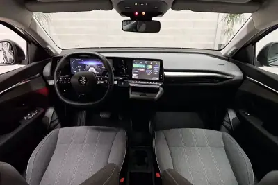 Renault Mégane E-Tech 2022 - 22450 EUR, 48129 km - AUTO.MOTO.pt - 48129km - foto 12 de 38