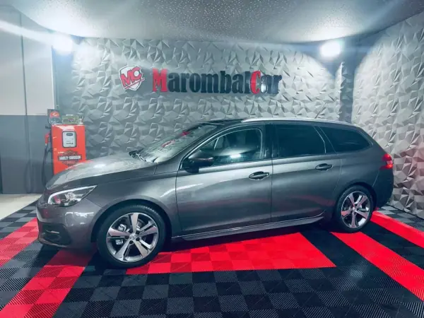 Peugeot 308 2019 - 12990 EUR, 119631 km - AUTO.MOTO.pt - 119631km - foto 17 de 26