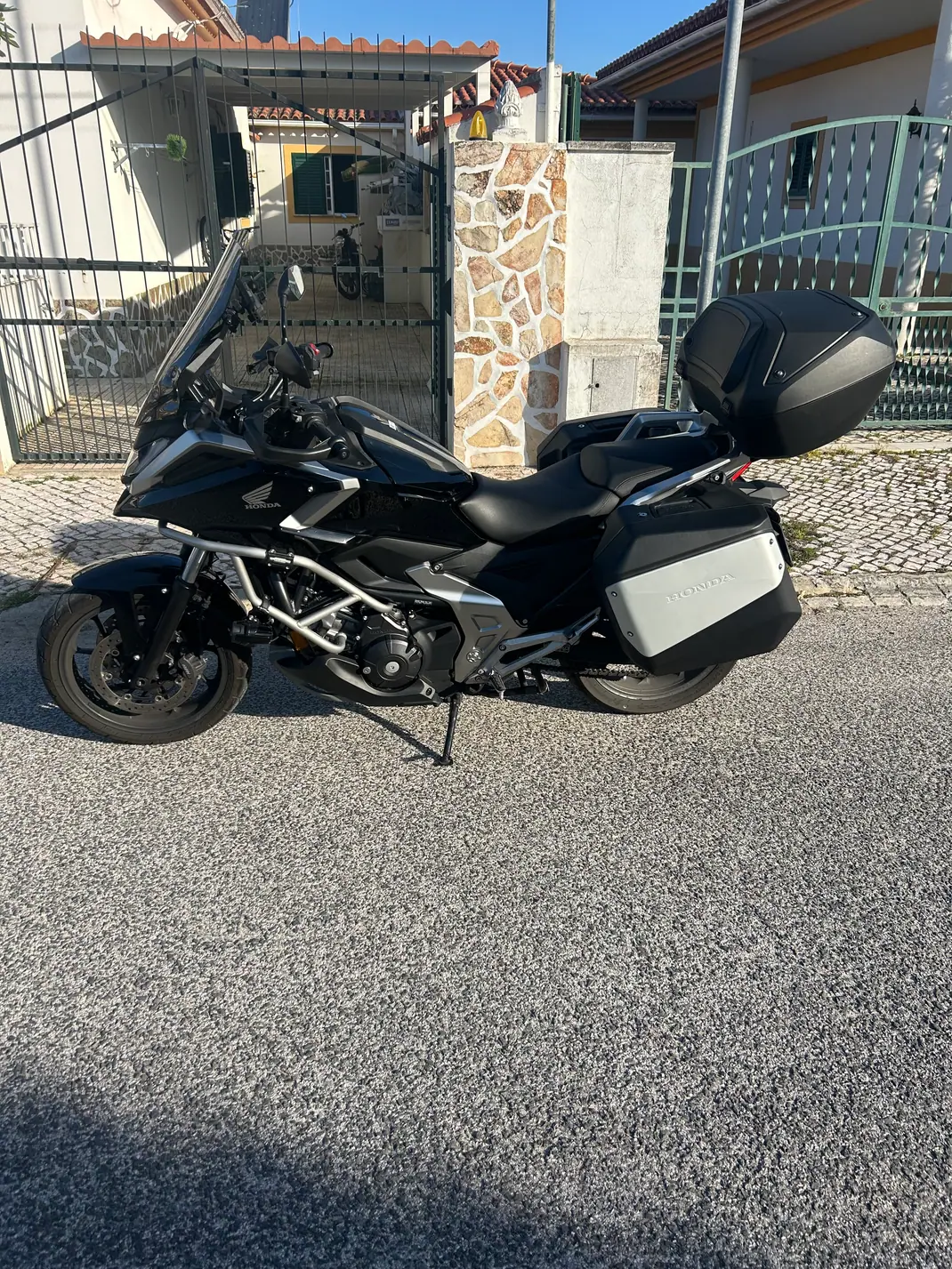 Honda NC750X DCT 2025 - 8900 EUR, 10600 km - AUTO.MOTO.pt - 10600km - foto 3 de 5