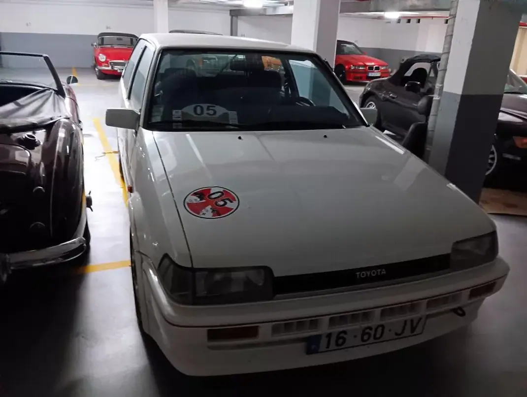 Toyota Corolla 1985 - 33000 EUR, 79000 km - 79000km - foto 6 de 10