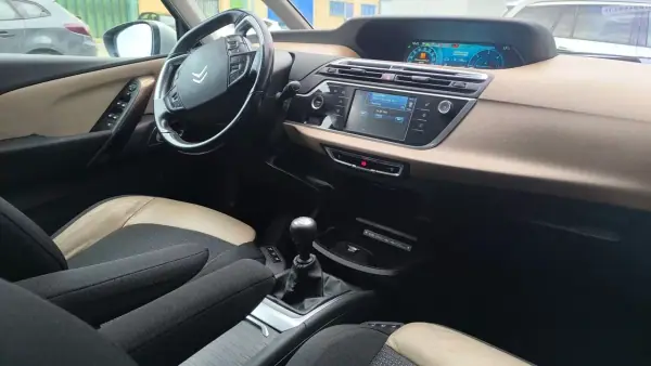 Citroën C4 Grand Picasso 2015 - 10900 EUR, 175000 km - AUTO.MOTO.pt - 175000km - foto 18 de 20