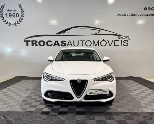 Alfa Romeo Stelvio 2017 - 22900 EUR, 215900 km - AUTO.MOTO.pt - 215900km - foto 4 de 60