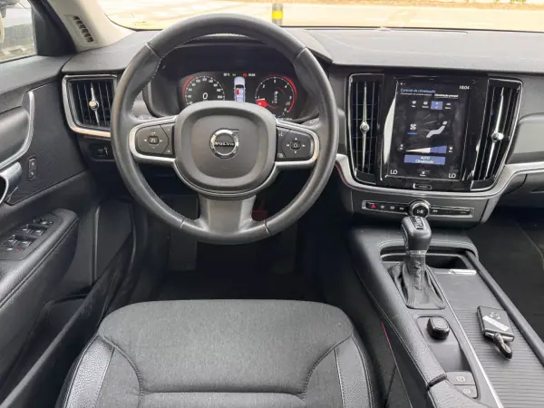 Volvo V90 2017 - 23750 EUR, 133014 km - AUTO.MOTO.pt - 133014km - foto 9 de 25