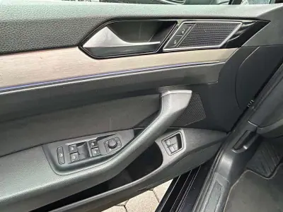 Volkswagen Passat 2017 - 18990 EUR, 134000 km - AUTO.MOTO.pt - 134000km - foto 13 de 17