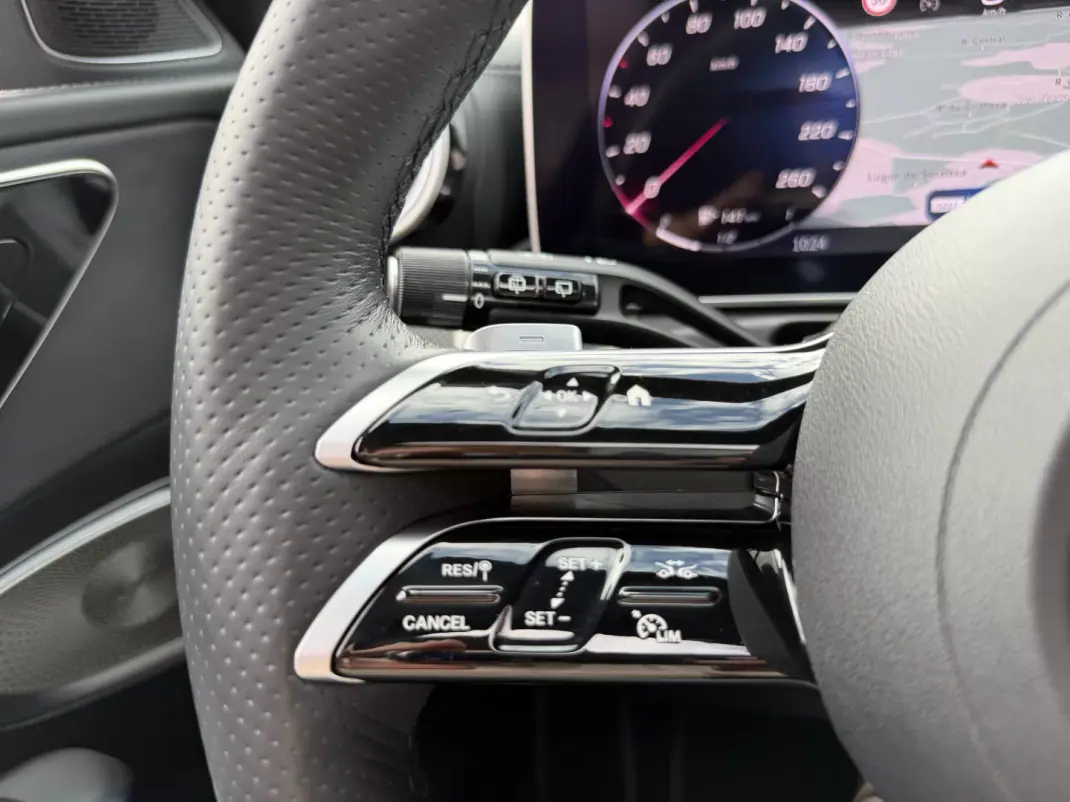 Mercedes-Benz C 300e 2024 - 51500 EUR, 26210 km - AUTO.MOTO.pt - 26210km - foto 16 de 22