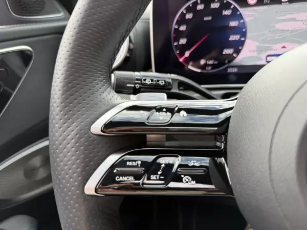Mercedes-Benz C 300e 2024 - 49990 EUR, 26210 km - AUTO.MOTO.pt - 26210km - foto 16 de 22