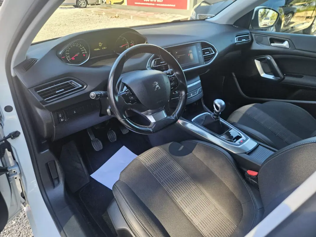 Peugeot 308 SW 2019 - 13500 EUR, 145500 km - 145500km - foto 10 de 33