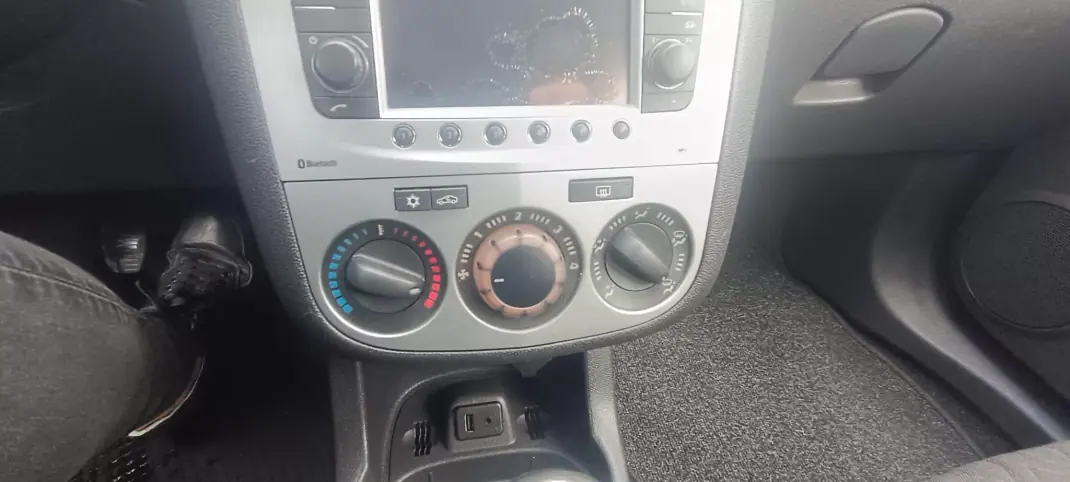 Opel Corsa 2013 - 6500 EUR, 193000 km - AUTO.MOTO.pt - 193000km - foto 16 de 16