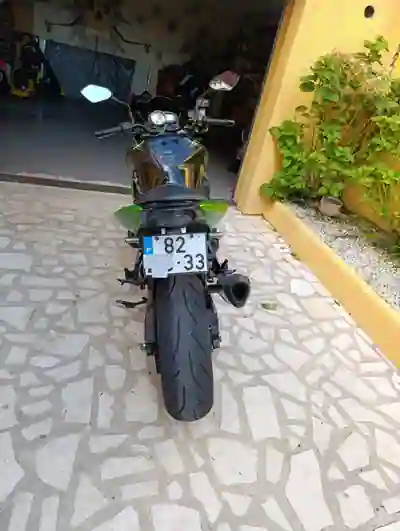 Kawasaki Z750R 2011 - 4600 EUR, 38000 km - foto 4 de 7