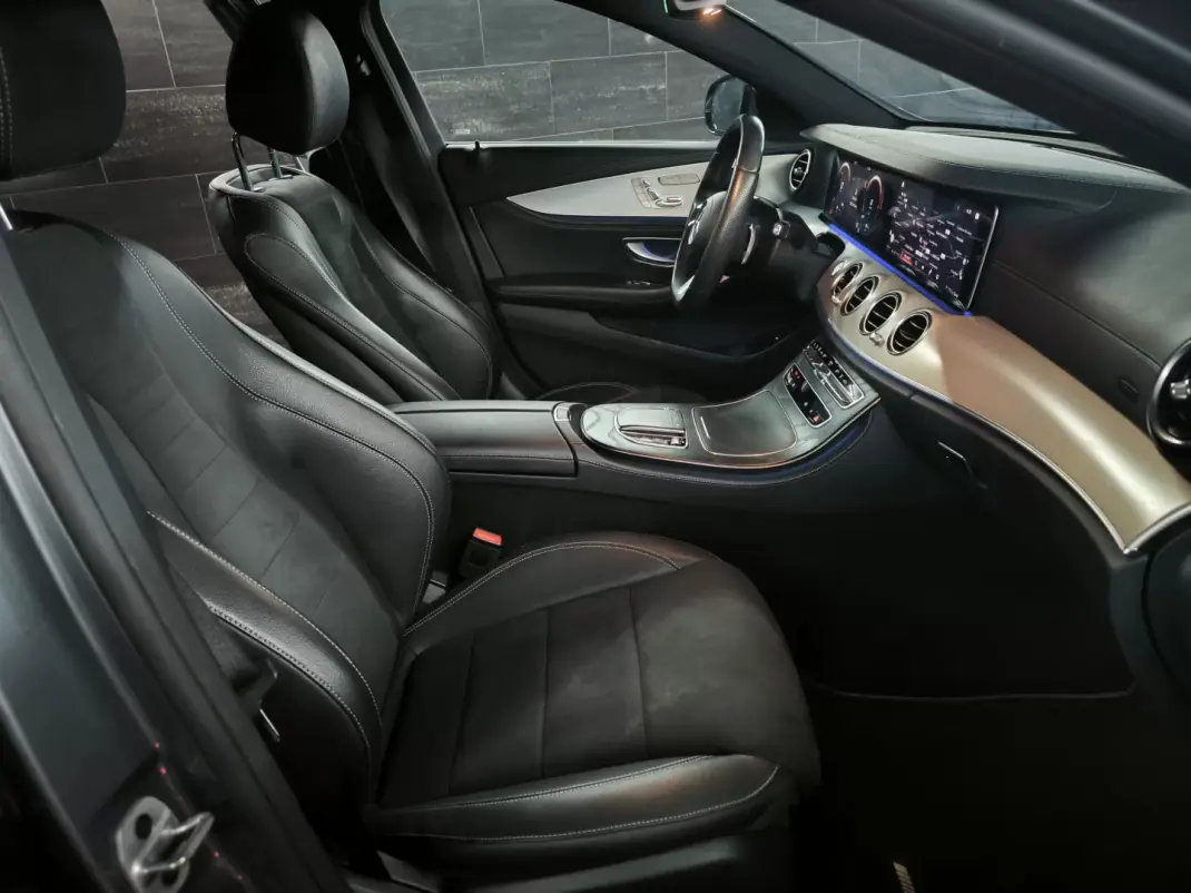 Mercedes-Benz E 300 2022 - 35950 EUR, 122245 km - AUTO.MOTO.pt - 122245km - foto 18 de 43