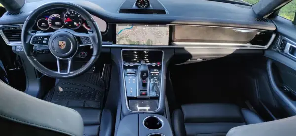 Porsche Panamera 2017 - 76490 EUR, 62500 km - AUTO.MOTO.pt - 62500km - foto 24 de 49