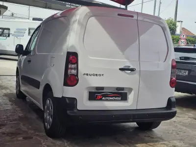 Peugeot Partner 3 lugares Longa 2017 - 8750 EUR, 234000 km - AUTO.MOTO.pt - 234000km - foto 11 de 12