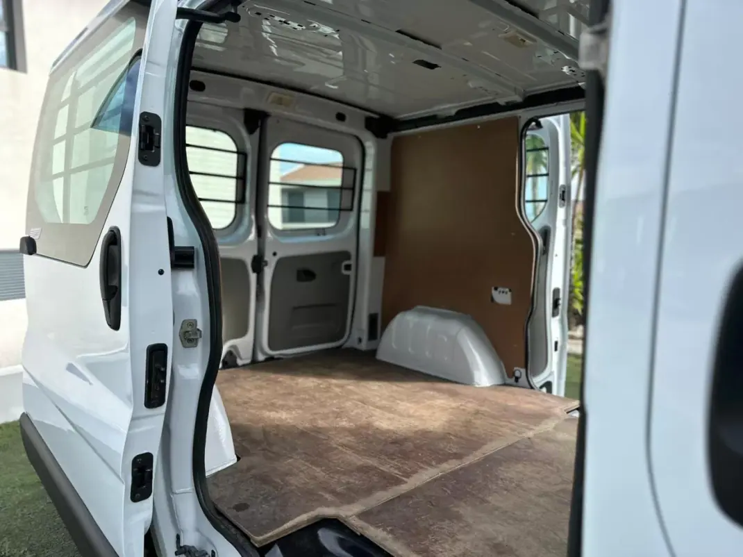 Renault TRAFIC L2H1 125CV 2014 - 16990 EUR, 98646 km - AUTO.MOTO.pt - 98646km - foto 15 de 16