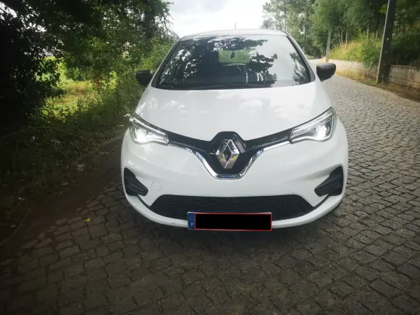 Renault Zoe 2020 - 13450 EUR, 110000 km - AUTO.MOTO.pt - 110000km - foto 2 de 16