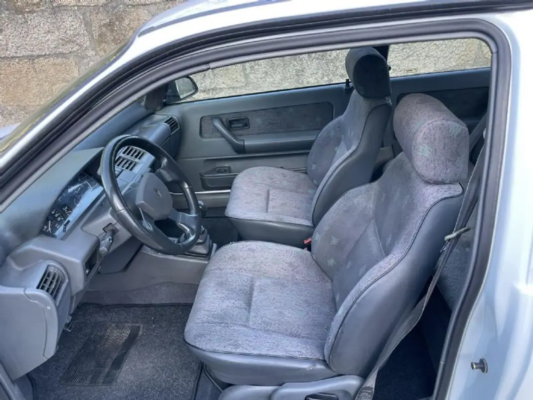 Renault Clio 1993 - 3900 EUR, 283000 km - 283000km - foto 19 de 39