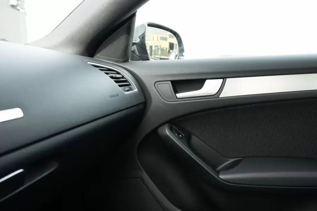 Audi A5 Sportback 2009 - 11900 EUR, 270425 km - AUTO.MOTO.pt - 270425km - foto 17 de 25