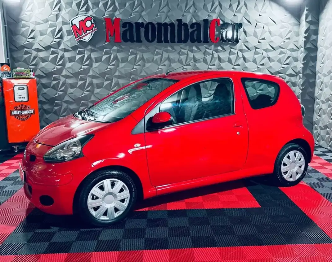 Toyota Aygo 2009 - 4990 EUR, 96384 km - AUTO.MOTO.pt - 96384km - foto 1 de 26