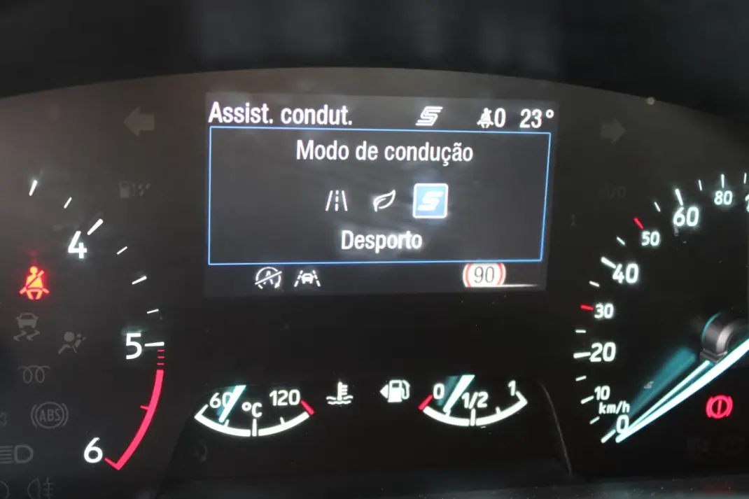 Ford Focus SW 2021 - 14990 EUR, 193000 km - AUTO.MOTO.pt - 193000km - foto 25 de 31