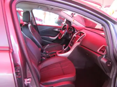 Opel Astra Sports Tourer 2012 - 6479 EUR, 245329 km - 245329km - foto 7 de 14