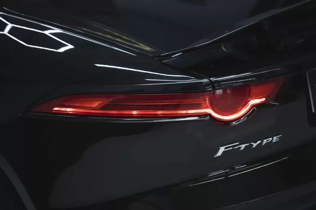 Jaguar F-Type 2013 - 68500 EUR, 36550 km - AUTO.MOTO.pt - 36550km - foto 28 de 34