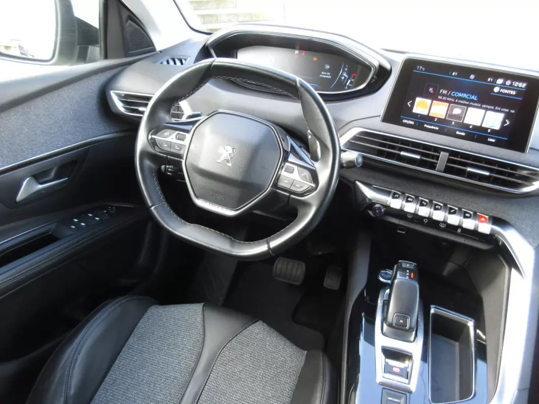 Peugeot 3008 2017 - 18990 EUR, 159000 km - AUTO.MOTO.pt - 159000km - foto 30 de 38