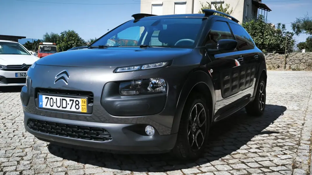 Citroën C4 Cactus 2018 - 11750 EUR, 12554 km - 12554km - foto 2 de 8