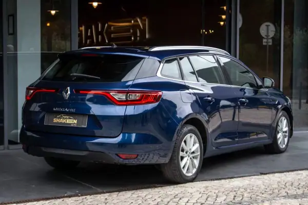 Renault Mégane Sport Tourer 2018 - 9990 EUR, 330112 km - AUTO.MOTO.pt - 330112km - foto 4 de 38