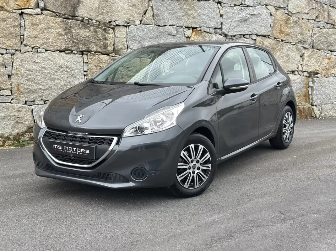 Peugeot 208 2015 - 7990 EUR, 73000 km - AUTO.MOTO.pt - 73000km - foto 1 de 51