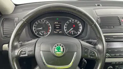 Skoda Octavia Break 2010 - 7500 EUR, 139227 km - AUTO.MOTO.pt - 139227km - foto 11 de 24