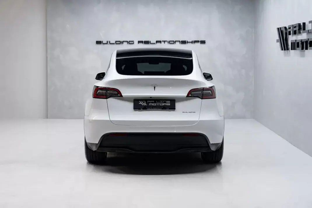 Tesla Model Y 2023 - 35950 EUR, 57000 km - 57000km - foto 11 de 49