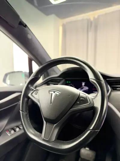 Tesla Model X 2018 - 31999 EUR, 151000 km - AUTO.MOTO.pt - 151000km - foto 19 de 23