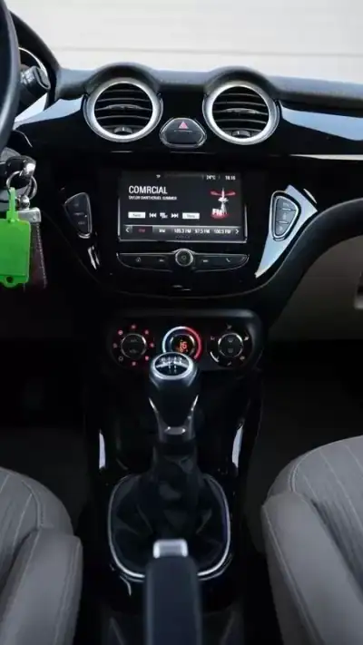 Opel Adam 2016 - 11400 EUR, 62000 km - AUTO.MOTO.pt - 62000km - foto 20 de 24