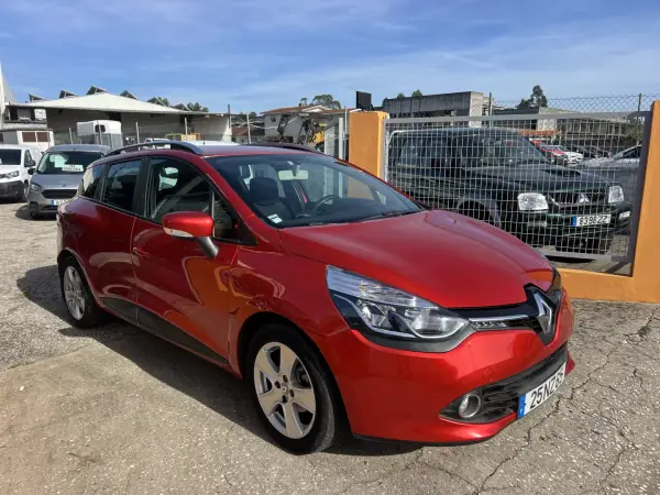 Renault Clio Sport Tourer 2013 - 6950 EUR, 167808 km - AUTO.MOTO.pt - 167808km - foto 7 de 12