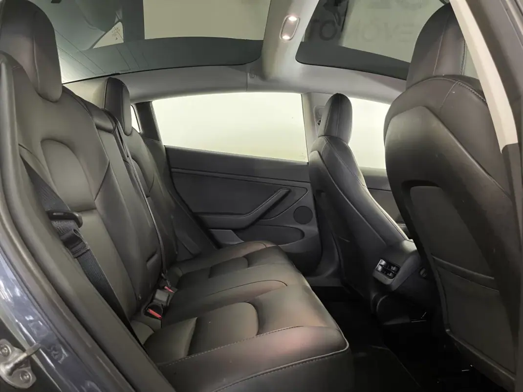 Tesla Model 3 2022 - 29700 EUR, 49000 km - AUTO.MOTO.pt - 49000km - foto 18 de 43